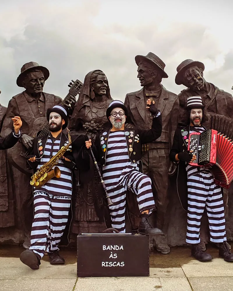 Banda às Riscas